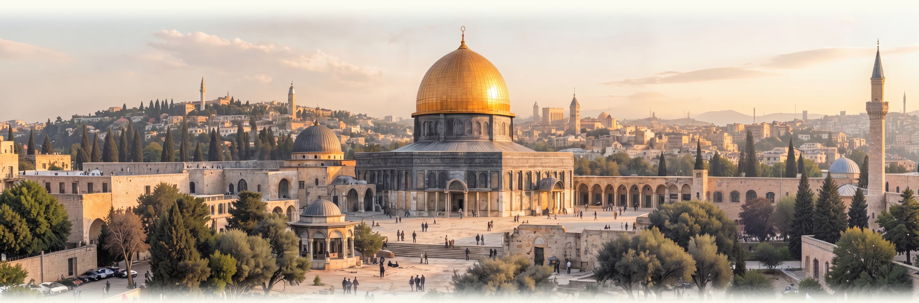 قبة الصخرة في القدس بقبتها الذهبية، محاطة بالمباني التاريخية وإطلالة على المدينة وقت الغروب.
