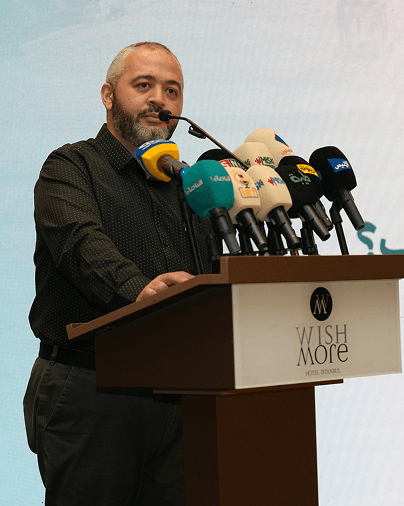 الدكتور عبد الله معروف يلقي محاضرة حول الأوضاع في فلسطين أمام الحضور